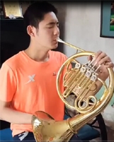 圆号演奏